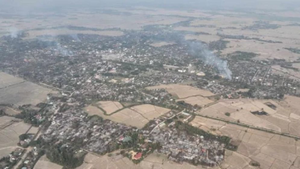 মিয়ানমারের পুরো শহর জ্বালিয়ে দিল জান্তা বাহিনী