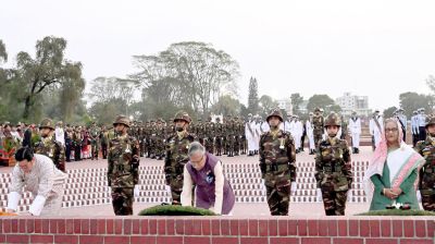 জাতীয় স্মৃতিসৌধে মুক্তিযুদ্ধের শহীদদের প্রতি রাষ্ট্রপতি, প্রধানমন্ত্রী ও ভুটানের রাজার শ্রদ্ধা 