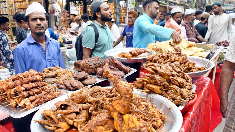 জমে উঠেছে রমজানের ইফতার বাজার