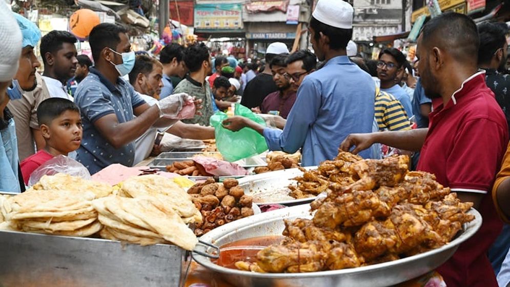 জমে উঠেছে রমজানের ইফতার বাজার