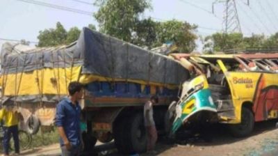 টাঙ্গাইলে বাস-ট্রাক সংঘর্ষে ৪ জন নিহত