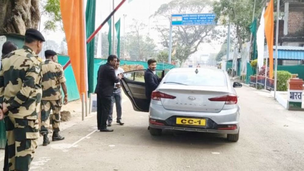 আগরতলায় ফিরলেন বাংলাদেশের সহকারী হাইকমিশনার