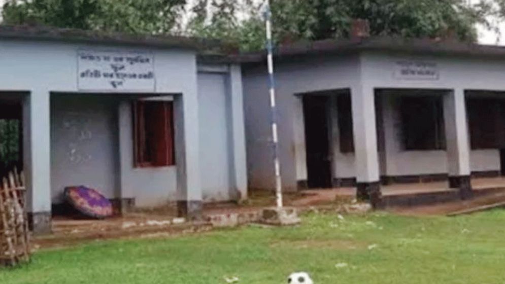 পরীক্ষা খারাপ হওয়ায় এসএসসির কেন্দ্র ভাঙচুর