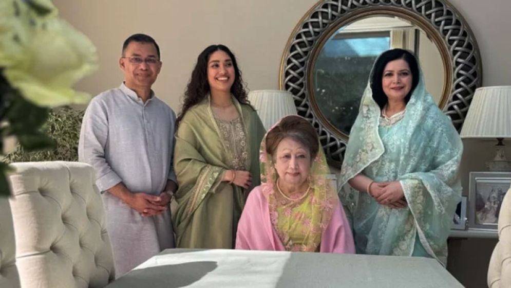 দেশে ফিরছেন খালেদা জিয়া