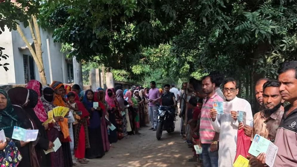প্রায় ২০০ কোটি টাকা নিয়ে লাপাত্তা এনজিও