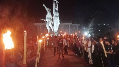 কুয়েট উপাচার্যের পদত্যাগ দাবিতে শিক্ষার্থীদের মশাল মিছিল