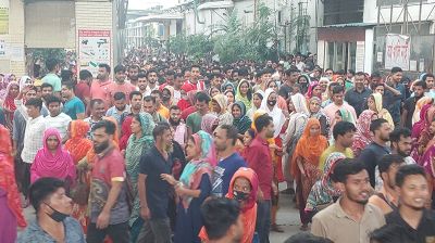 বিভিন্ন দাবিতে পোশাক শ্রমিকদের টানা দুদিনের বিক্ষোভ-কর্মবিরতি