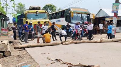 ট্রেন চালুর দাবিতে লালমনিরহাটে সড়ক অবরোধ