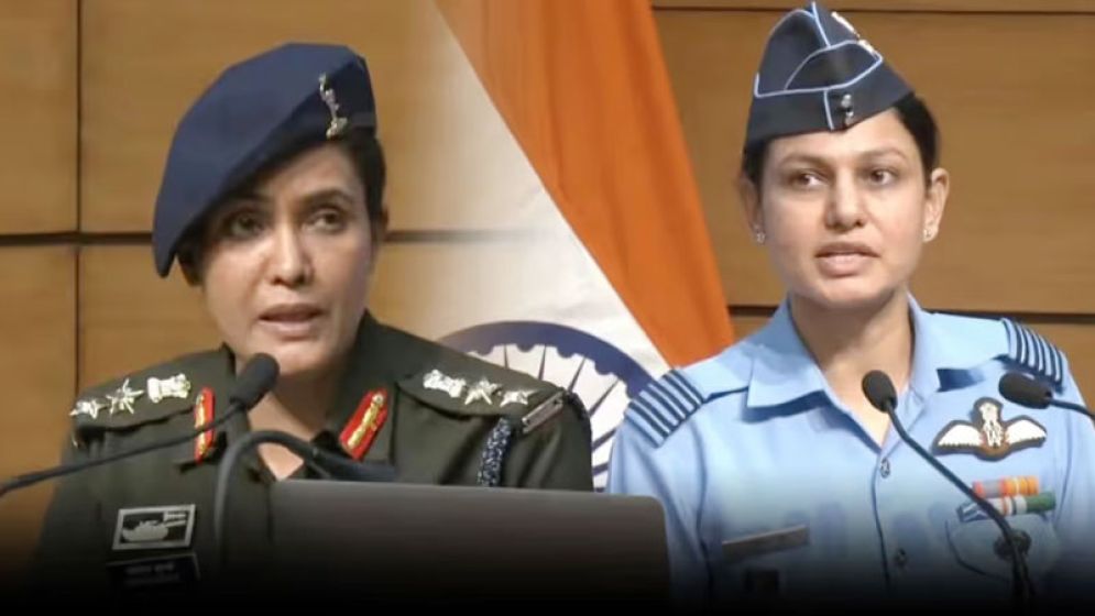 স্ব-মহিমায় অনন্যা কর্নেল সোফিয়া কোরেশি ও উইং কমান্ডার ব্যমিকা সিং