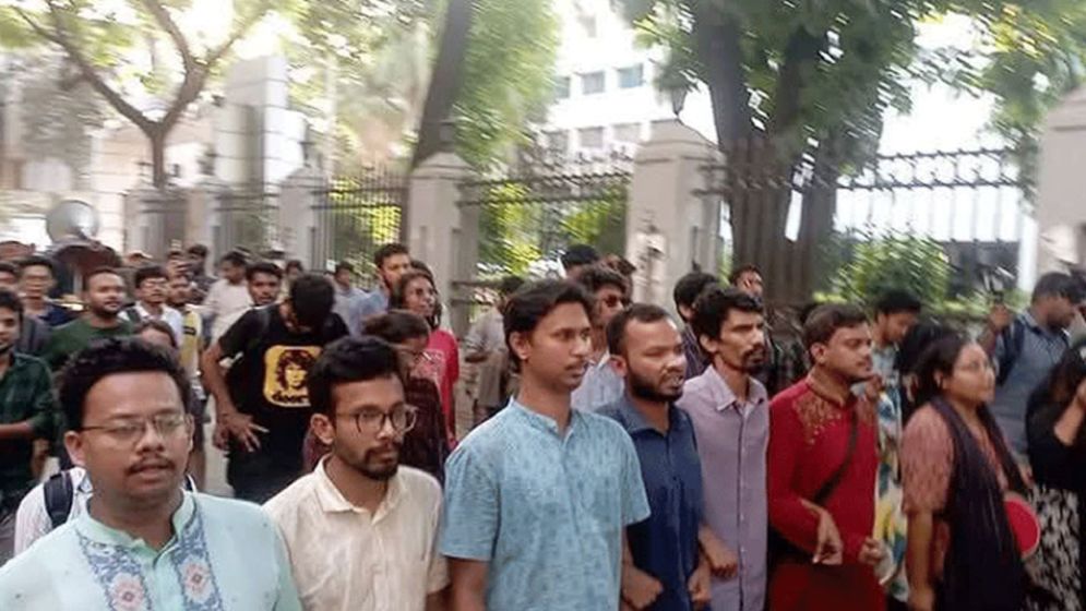 মৃত্যুদণ্ডপ্রাপ্ত আজহারুলের খালাসের রায়ে ঢাবিতে বিক্ষোভ