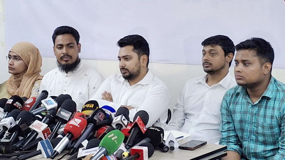 দুই ছাত্র উপদেষ্টার সঙ্গে এনসিপির কোনো সম্পর্ক নেই: নাহিদ