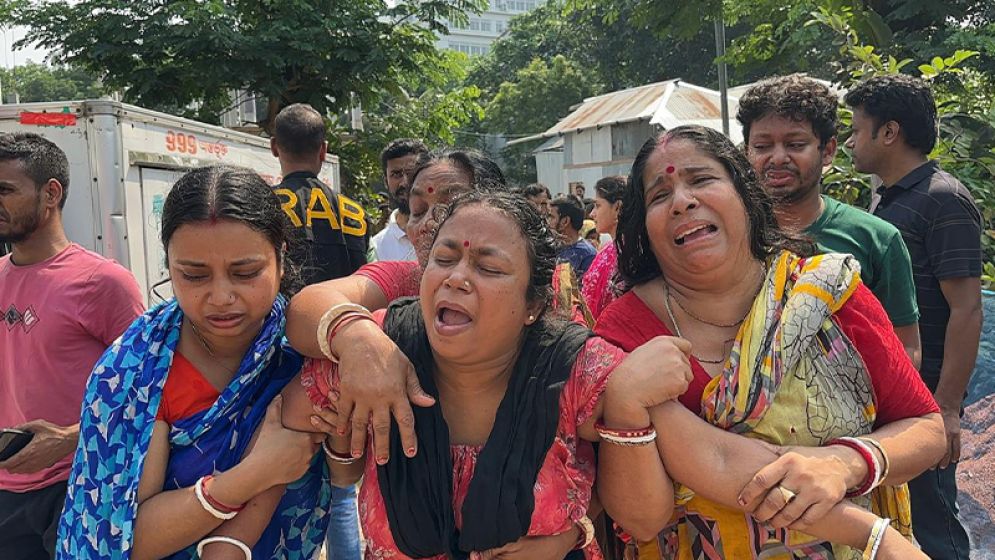 এএসপি পলাশের আত্মহননের ‘প্ররোচনা’য় স্ত্রীর বিচার দাবি