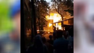 আটক আসামি তামিমের বাড়িতে অগ্নিসংযোগ