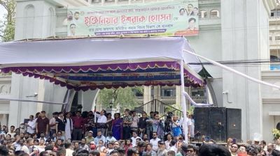 নগর ভবনে প্রতিবাদে ইশরাক সমর্থকরা
