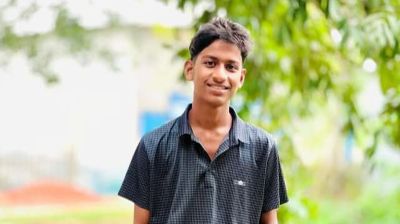মোবাইল ফোনে বাড়ি থেকে ডেকে নিয়ে স্কুলছাত্রকে হত্যা
