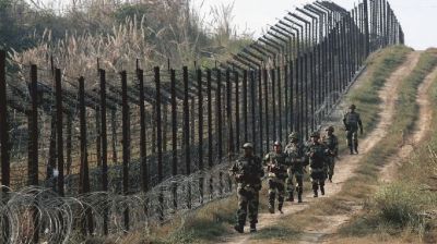 পাকিস্তান সীমান্তে ভারতীয় ৫ সেনাঘাঁটিতে গোলাগুলি