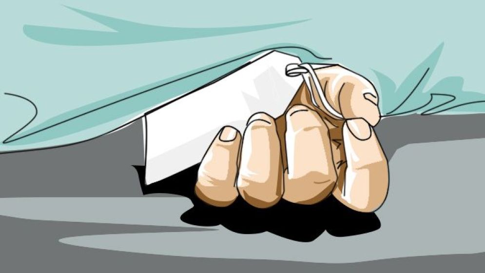 মায়ের সামনে ছেলেকে ছুরিকাঘাতে হত্যা