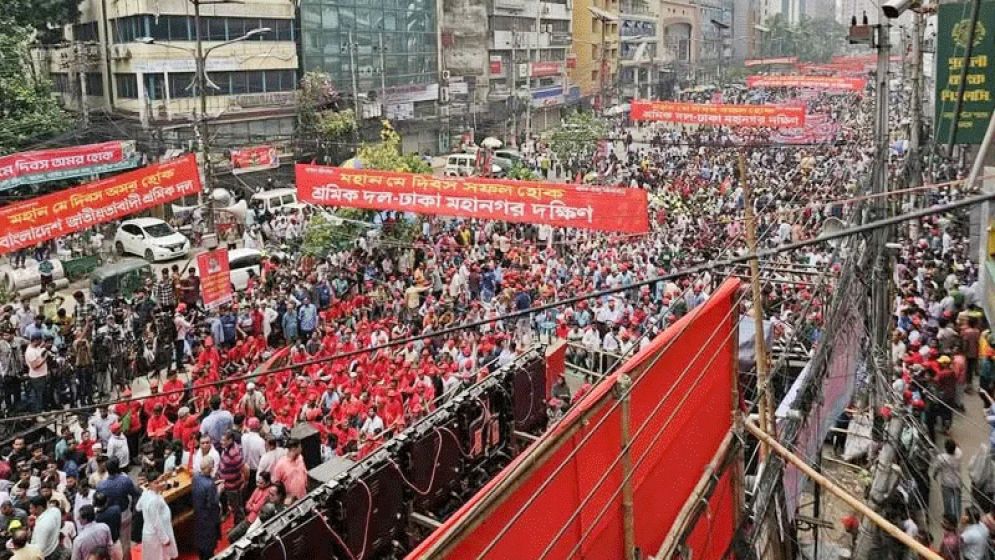 নয়াপল্টনে শ্রমিক সমাবেশে জনস্রোত