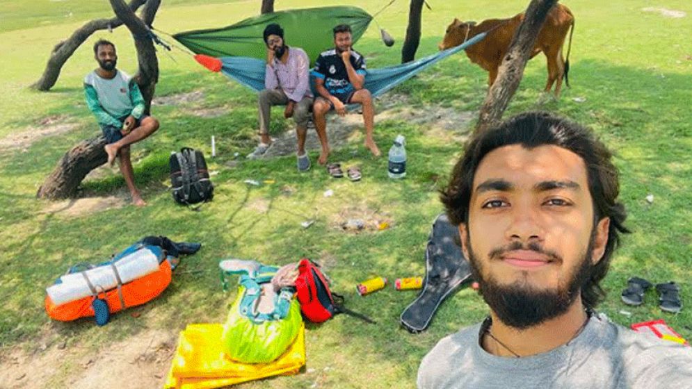 ক্যাম্পিংয়ে গিয়ে ছিনতাইয়ের কবলে চার পর্যটক