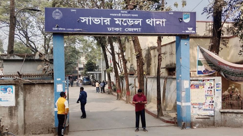 বাবাকে কুপিয়ে হত্যার পর ৯৯৯-এ ফোন মেয়ের