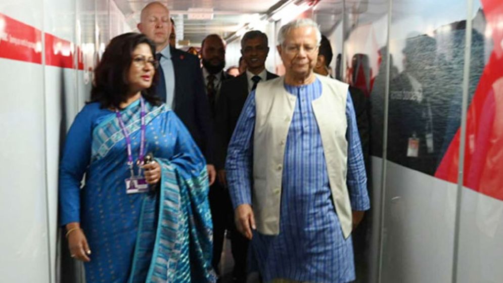 লন্ডন পৌঁছেছেন প্রধান উপদেষ্টা